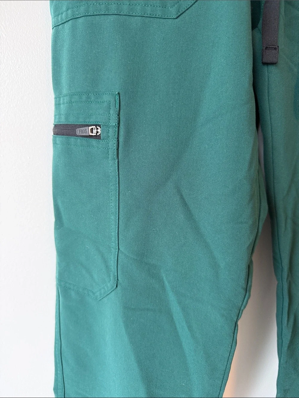 Figs slim cargo
